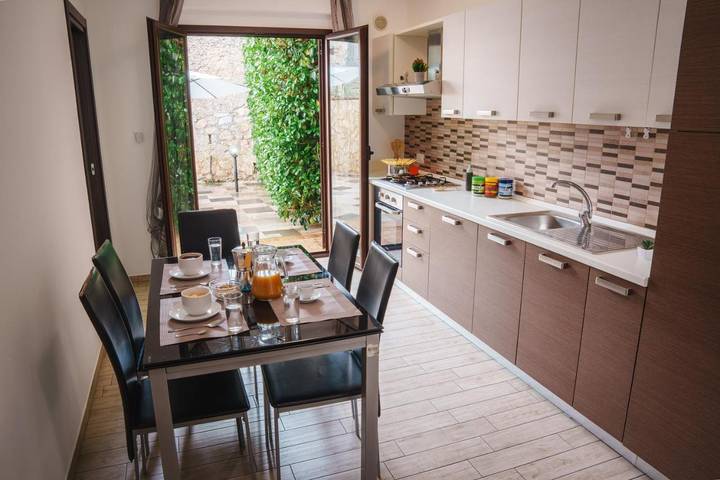 Location de vacances pour 6 personnes, avec vue et jardin, animaux acceptés à Tropea