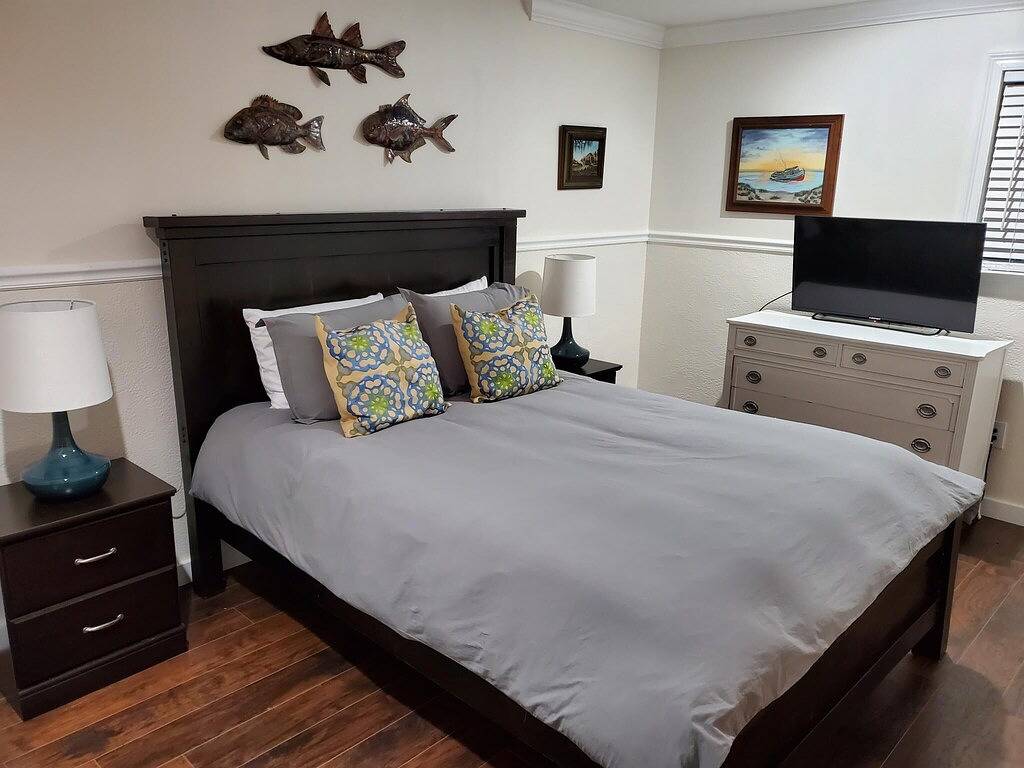 Old Mandeville guesthouse with New Orleans style courtyard 1 block from Lake. in Mandeville, Lake Pontchartrain