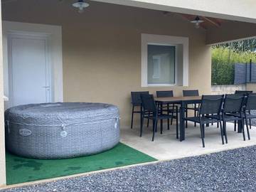 Gîte pour 8 personnes, avec vue et jardin à Quissac