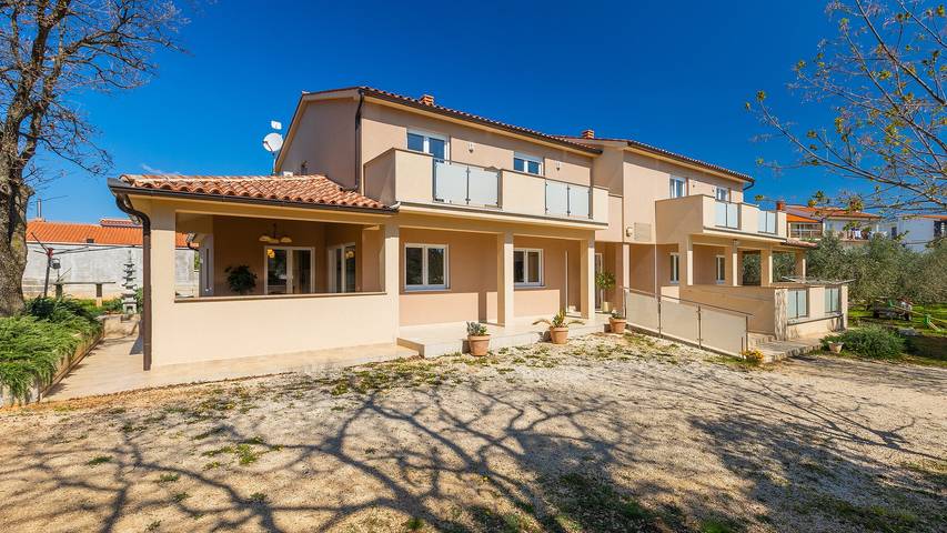 Villa für 10 Personen, mit Terrasse und Garten - 1