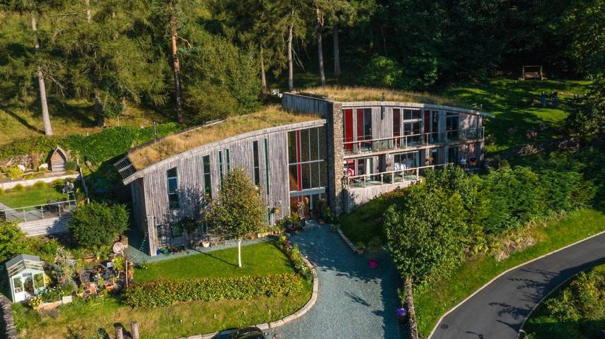 Bed and breakfast for 2 people, with lake view and view as well as pool and garden in the Lake District