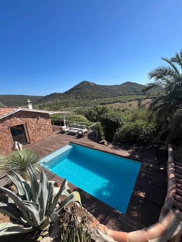 Cottage pour 4 personnes, avec terrasse et piscine, adapté aux familles à Lecci