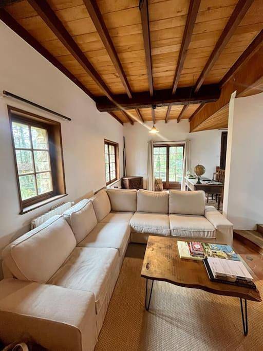 Seven-Bedroom House in Montillot, Arrondissement d'Avallon