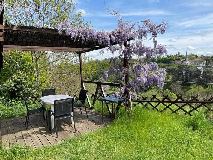 Location de vacances pour 4 personnes, avec Terrasse ainsi que Jardin et Vue à Annonay