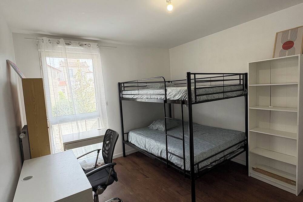 Chambre en colocation chez l'habitant, à 16 min de paris en métro,parking in Bois-Colombes, Hauts-de-Seine
