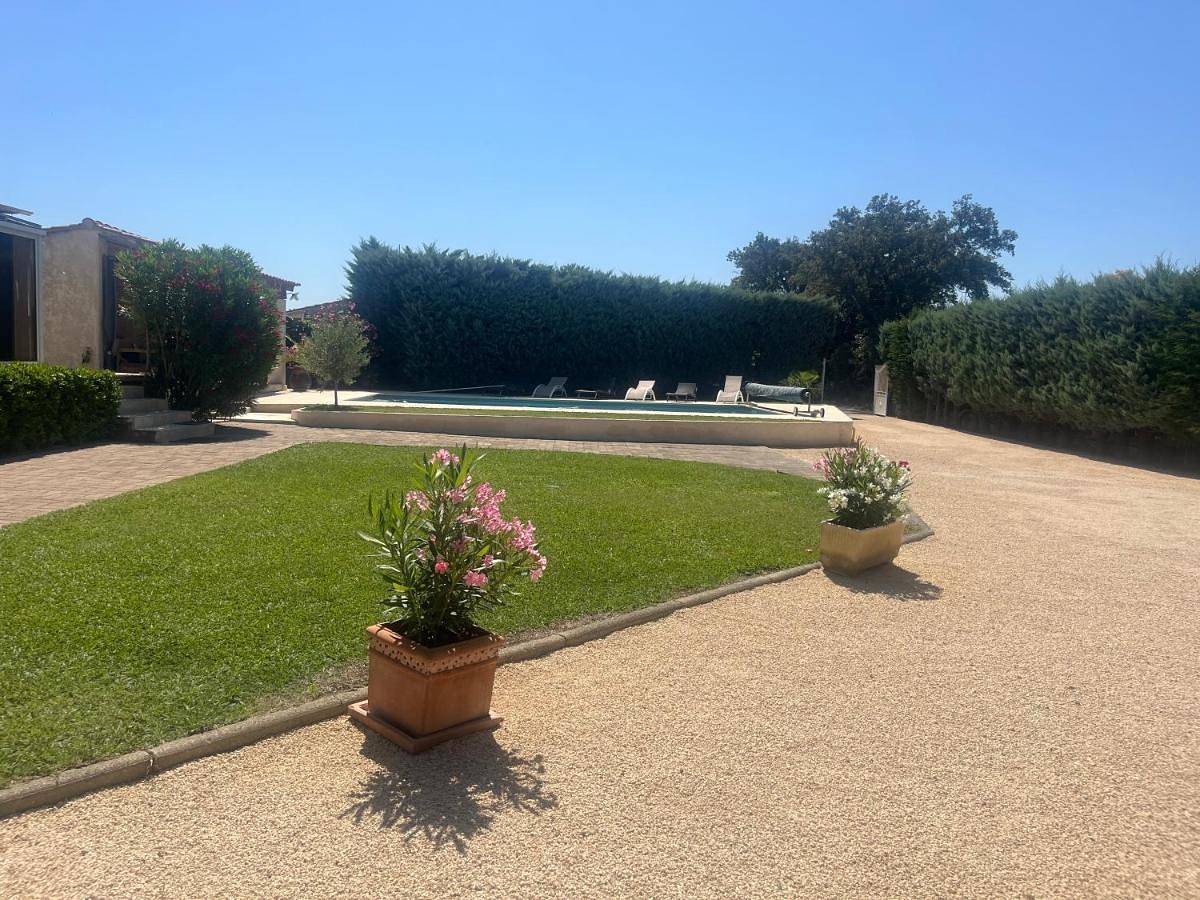 Two-Bedroom House in Bédarrides, Vaucluse