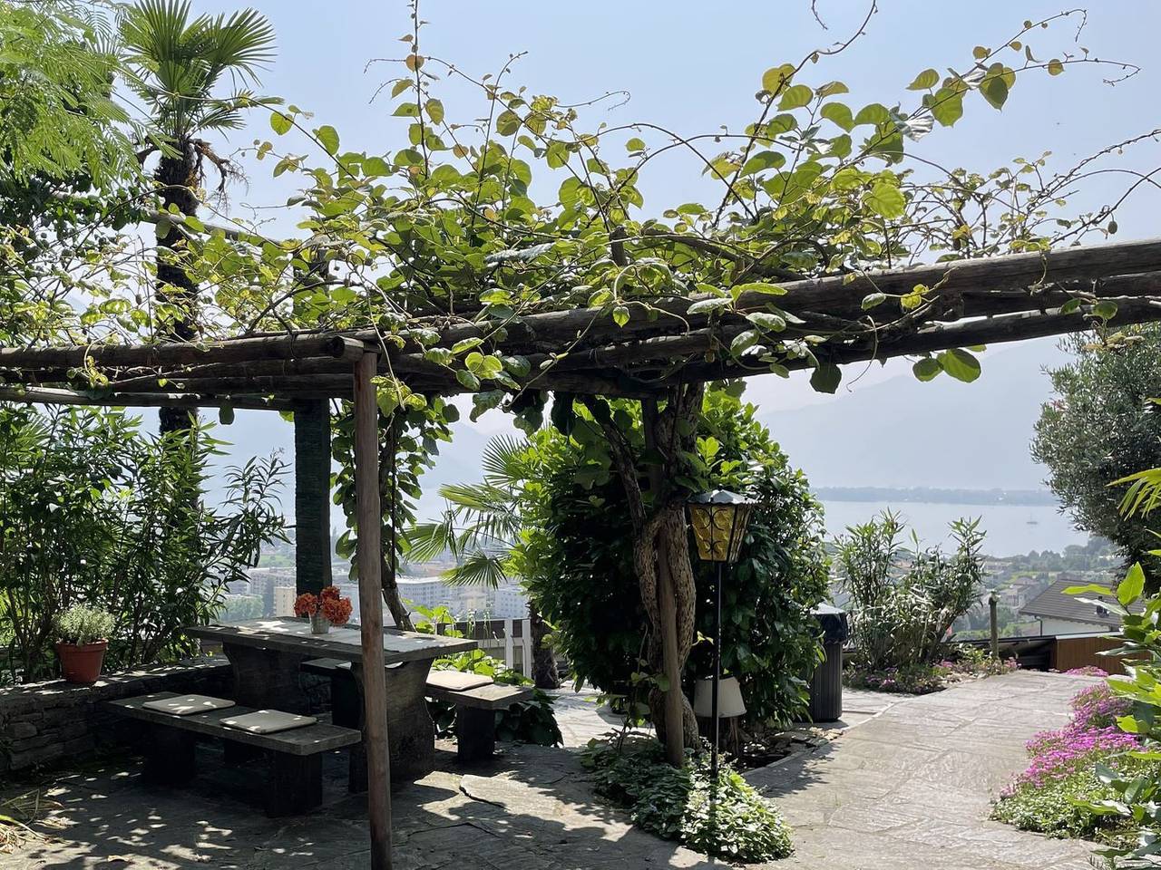 Ganze Wohnung, Ferien mit Ausblick – idyllisches Ferienhaus für 4 Personen mit herrlichem Ausblick in Gordola, Tessiner Alpen