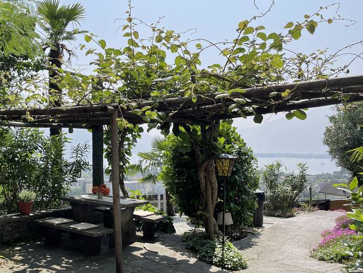 Ferienhaus für 4 Personen, mit Seeblick und Ausblick sowie Terrasse in Gordola