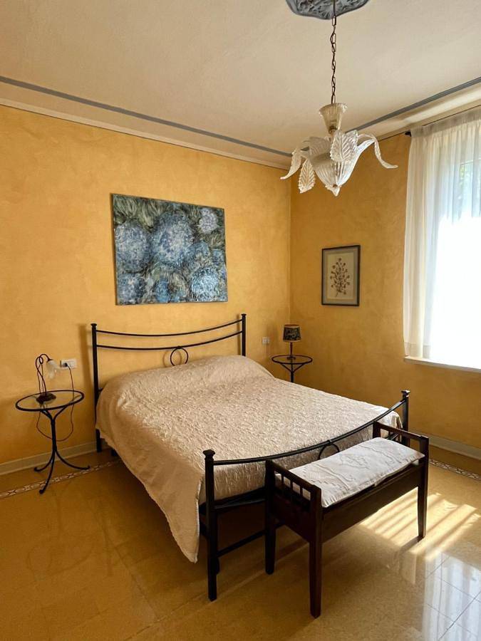 Double Room with Private Bathroom in Collecchio, Apennin Parmensan