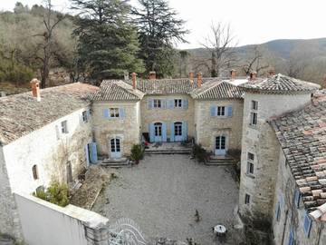 Gîte pour 6 personnes, avec vue et terrasse à Saint-Jean-de-Maruéjols-et-Avéjan