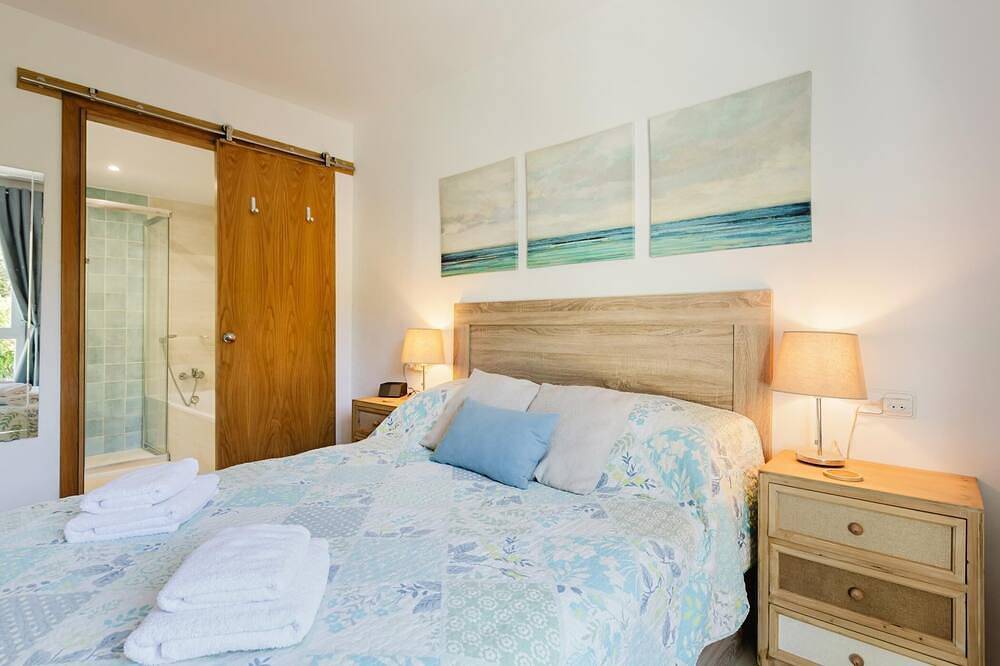 Entire apartment, Garden Apartment in Bellresguard, Steps from the Pine Walk in Port de Pollença, Pollença