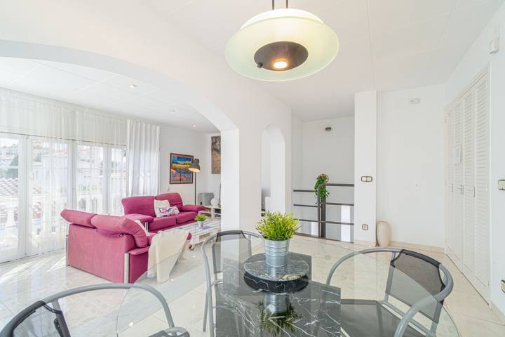 Villa pour 6 personnes, avec terrasse et jardin, animaux acceptés à Empuriabrava - 3