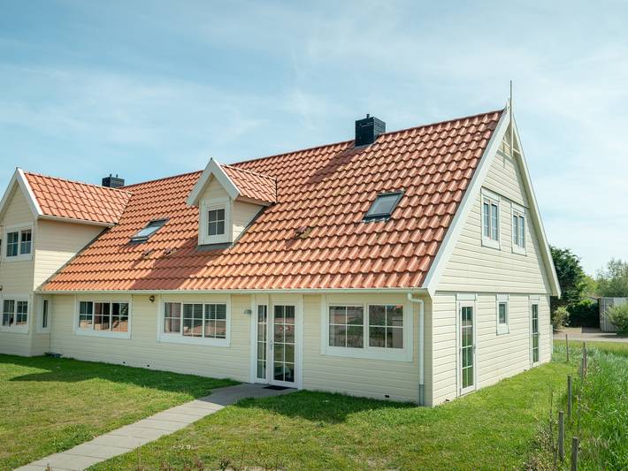 Ferienhaus für 10 Personen, mit Terrasse und Balkon/Terrasse