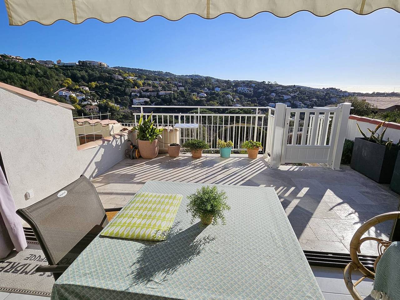 Reihenhaus T3 mit Pool, Klimaanlage, Parkplatz, Haustiere erlaubt in Roquebrune-sur-Argens, Draguignan Region