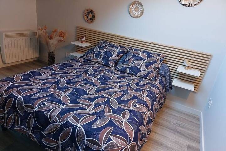 Ganze Wohnung, Self-contained gîte for 2 people, with kitchen, close to the greenways. in Plan-d'Orgon, Arles und Umgebung