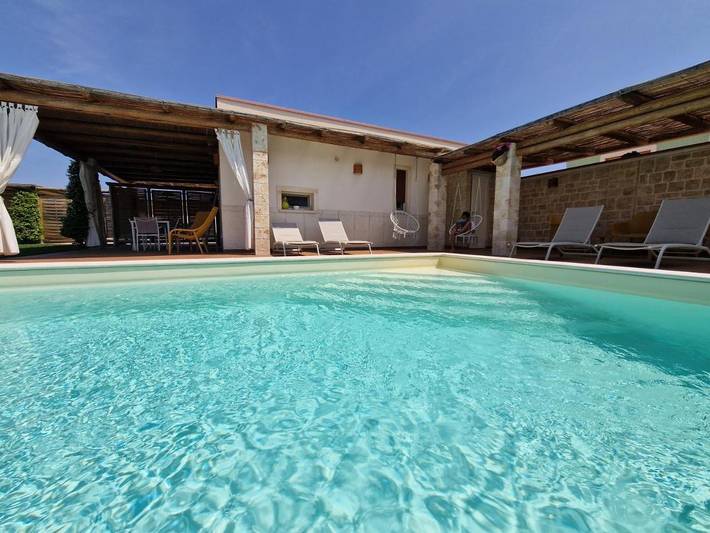 Chalet para 6 personas, con vistas además de piscina y jardín - 1