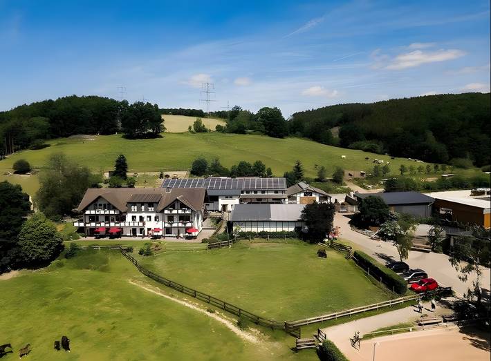 Appartement entier, Ferienhof Pulte : 'Gänseblümchen' avec vue sur les montagnes, terrasse commune et Wi-Fi in Kreis Olpe, Biggesee