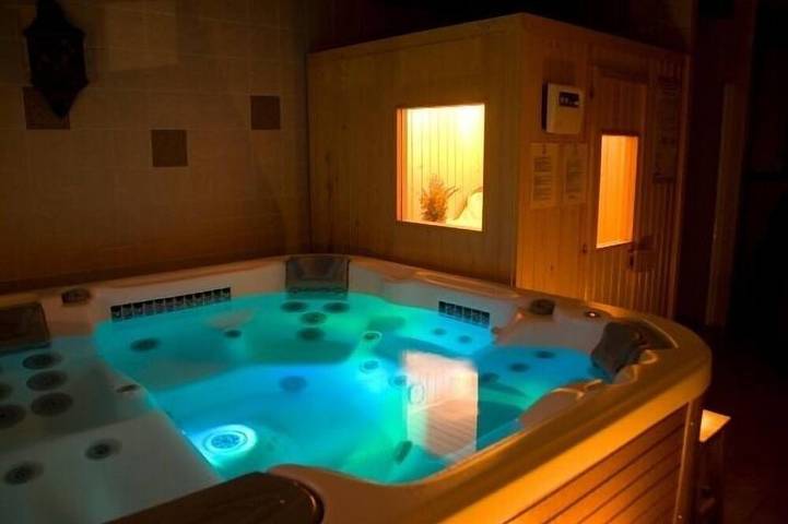 Casa rural para 31 personas, con sauna además de jacuzzi y jardín, Se admiten mascotas - 1
