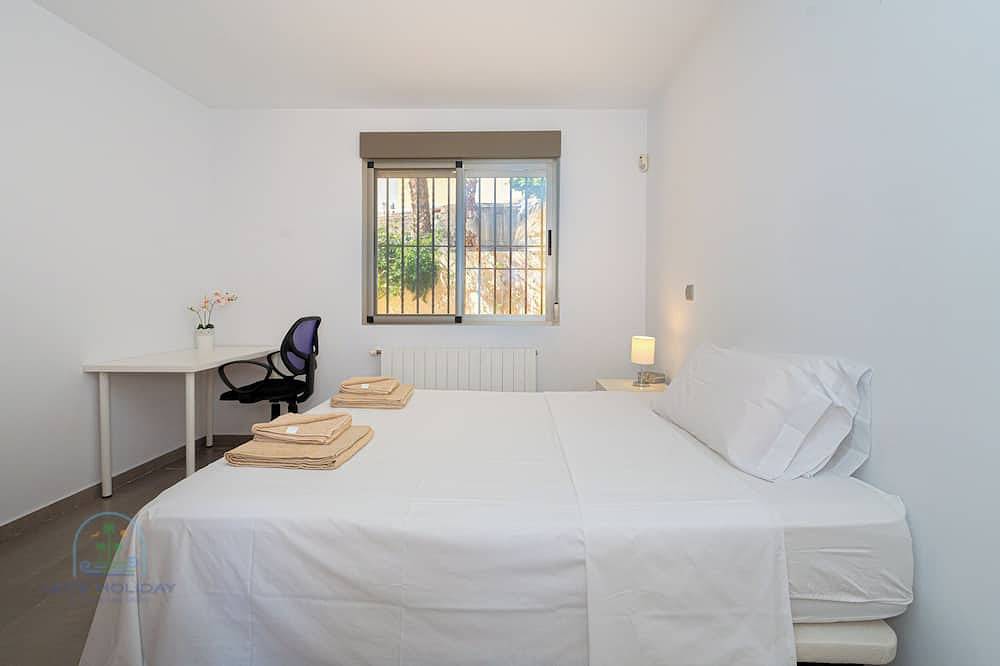 Jolie maison avec vue mer à 15 minutes à pied de la plage et de la gare de Tra in La Merced, El Campello