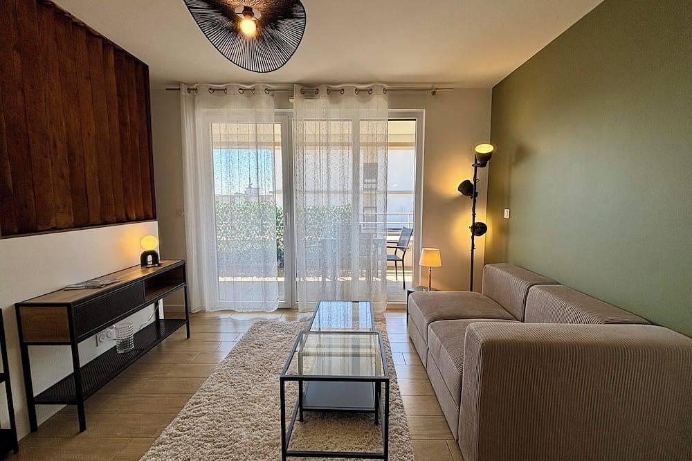 Entire apartment, Schiltigheim: 6th Floor Studio with Terrace in Schiltigheim, Strasbourg region