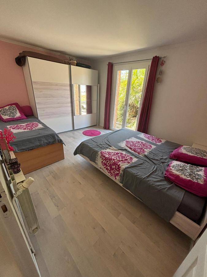 Location de vacances pour 7 personnes, avec Terrasse ainsi que Jardin et Piscine à Nizas - 2