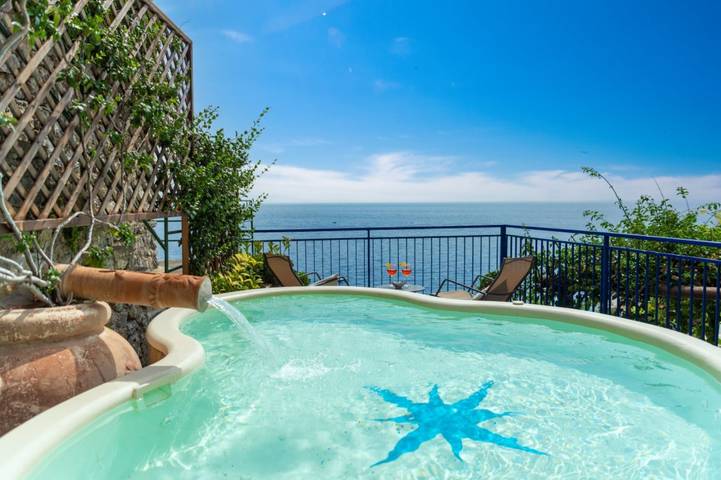 Location de vacances pour 8 personnes, avec terrasse ainsi que piscine et jardin à Praiano - 4