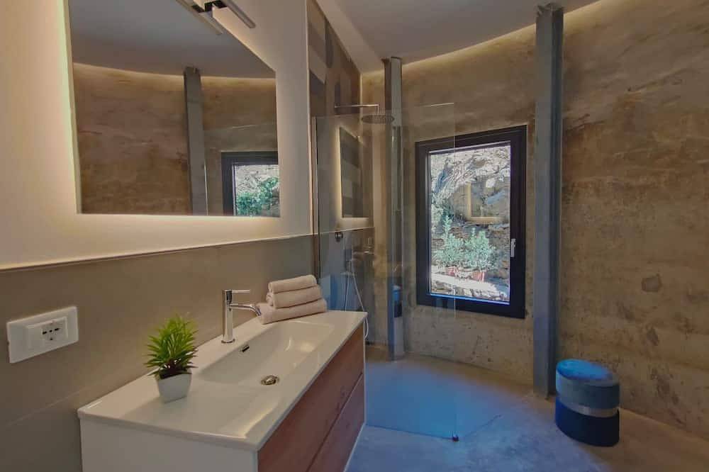 Atemberaubendes  Ferienhaus mit  W-Lan, privatem Pool, Klimaanlage, Tv, Innenhof, Haustiere erlaubt in Civezza, Riviera di Ponente