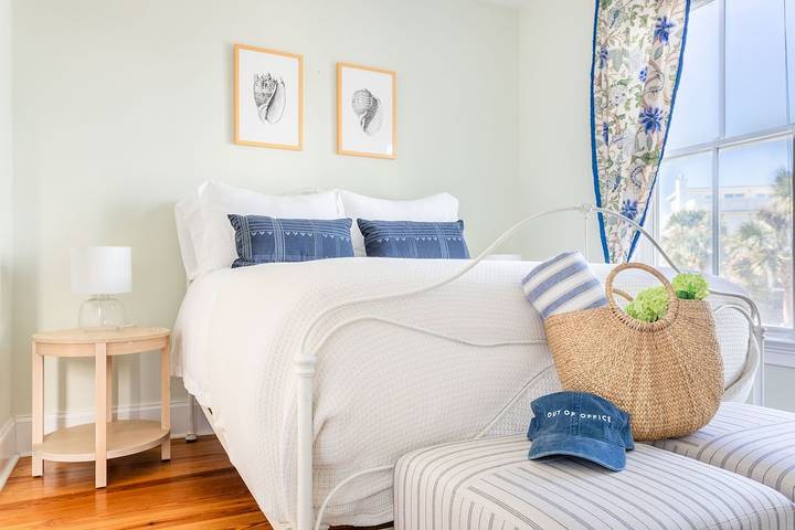 Vacation rental for 12 people, with yard and balcony, with pets in Isle of Palms