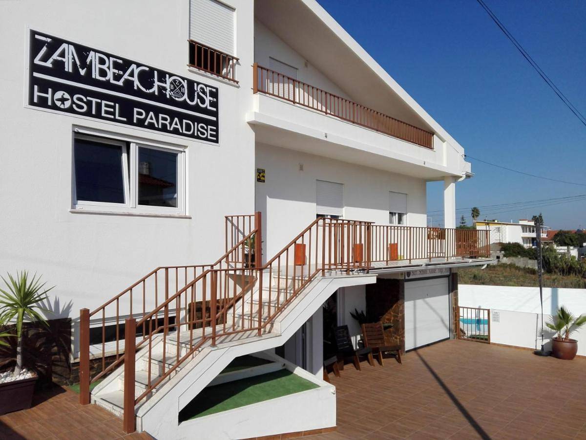 Zambeachouse - Hostel Paradise in Praia da Areia Branca, Lourinhã