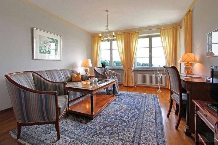 Ferienwohnung für 4 Personen, mit Ausblick und Sauna sowie Pool und Garten, mit Haustier