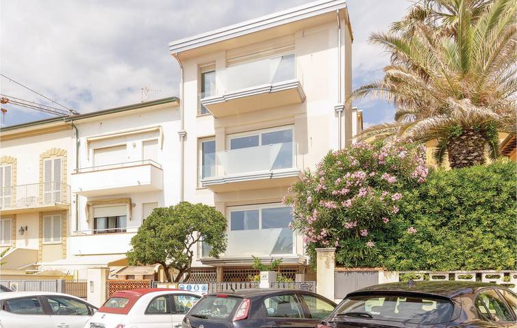Ferienwohnung für 6 Personen, mit Terrasse in Lido di Camaiore
