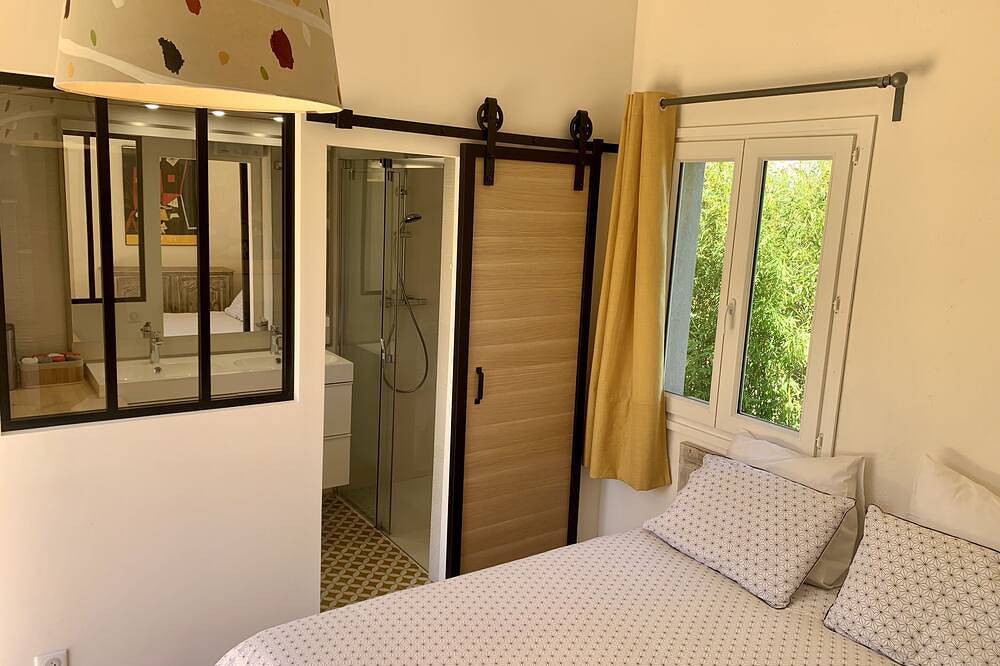 Appartement entier, Cosy 2 pièces rénové expo Sud Clim. terrasse & jardin privés Parking à 8mn D'Aix in Ventabren, Côte méditerranéenne (France)