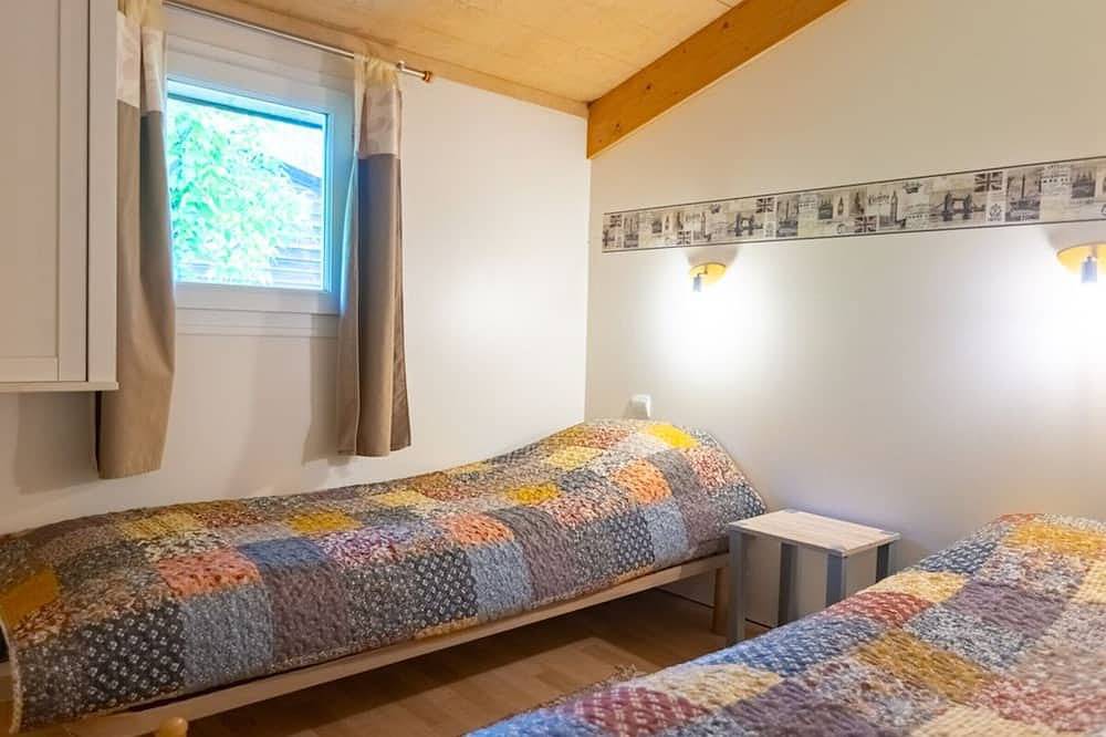 Chalet for 6 with Terrace in Fenouillet, Parc naturel régional Corbières-Fenouillèdes