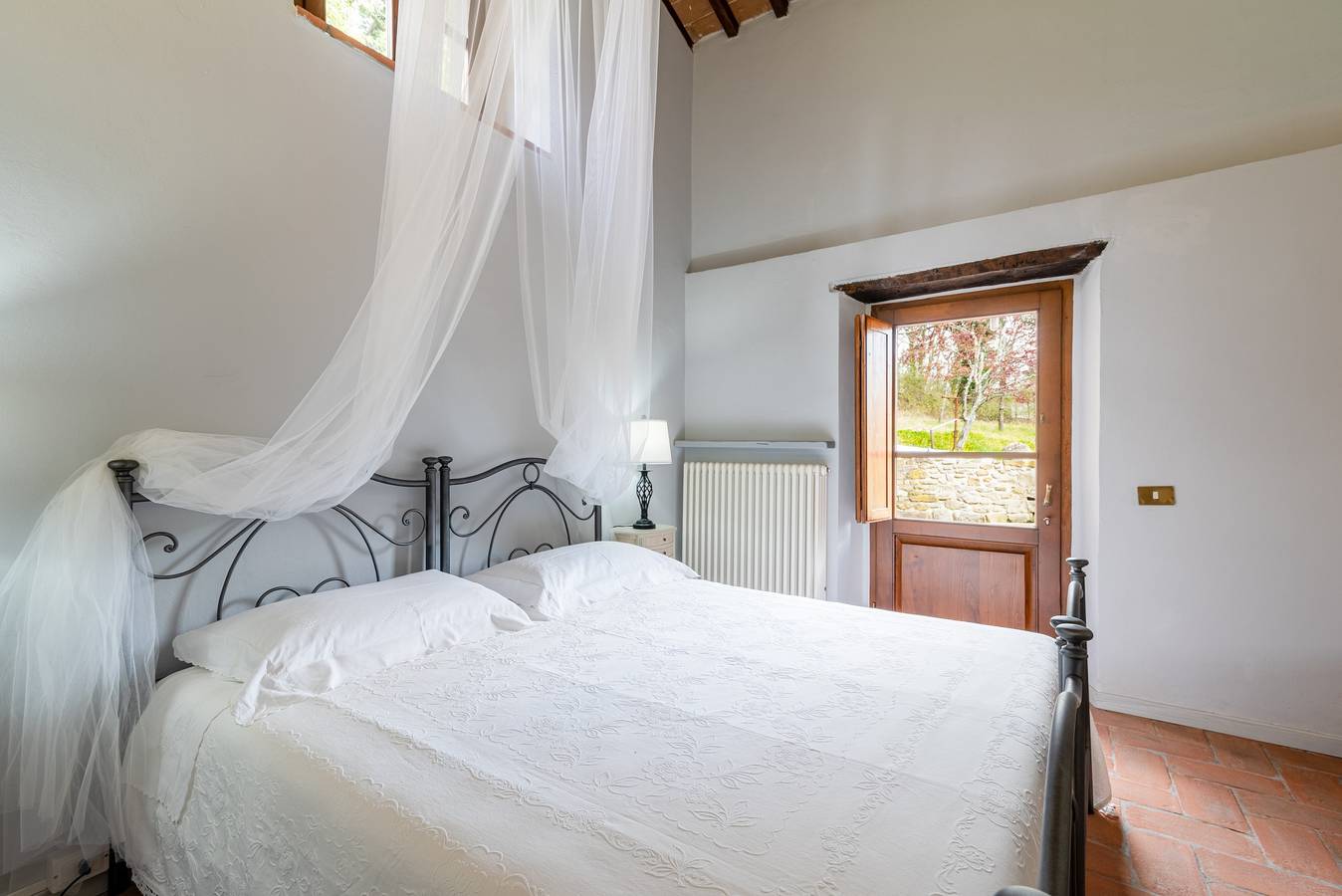 Casa de campo "Parulia Country House - Selene" con piscina compartida, terraza privada y Wi-Fi in Provincia de Arezzo