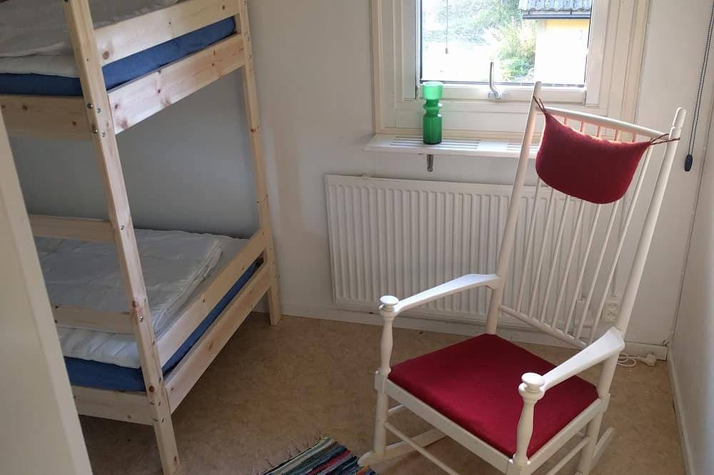 Gemütlicher Erholungshäuser mit idyliskt Blick auf den See. in Nyköping kommun