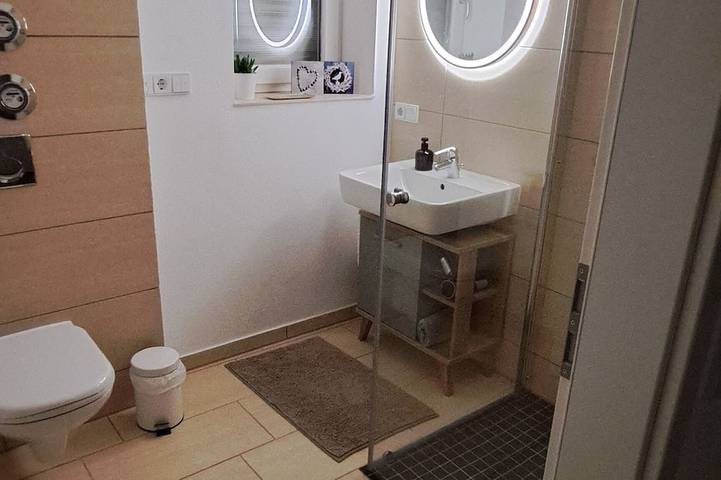 Ganze Wohnung, Wunderschönes Apartment am Fuße des Kreuzberges und an den Ufern des Mains in Hallstadt, Fränkisches Weinland