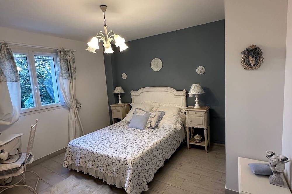 Villa provençale de 150m2 avec piscine et stationnement au calme. in Draguignan, Région de Draguignan