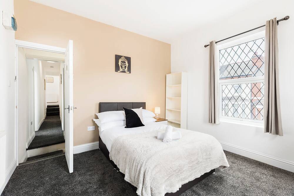 New! Spacious 7Br House with Free Parking and Wifi in Coventry, Birmingham e dintorni