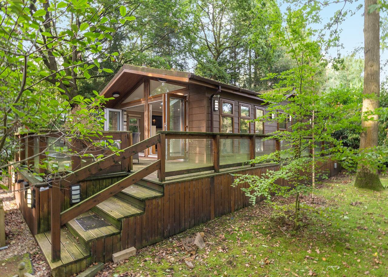Luxury Lodge 1 in Eaton, Cheshire Este