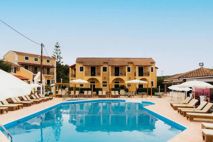Hôtel pour 2 personnes, avec Terrasse et Jardin ainsi que Piscine et Vue