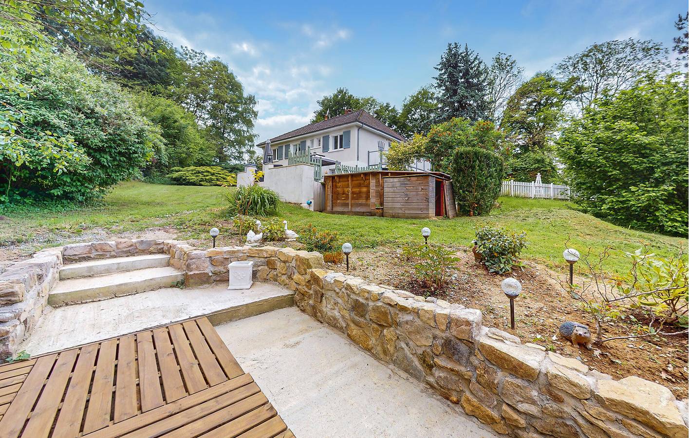 Apartamento vacacional entero, Acogedor apartamento con piscina y jardín en Magnac-Laval in Magnac-Laval, Región de Bellac