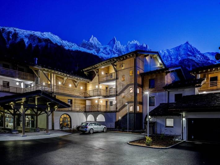 Ferienwohnung für 9 Personen, mit Balkon und Terrasse sowie Whirlpool und Garten in Chamonix
