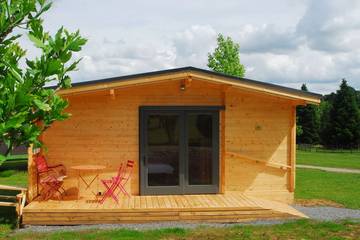 Gîte pour 2 personnes, avec piscine et terrasse à Chamberet