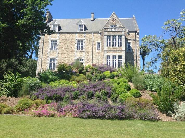 Location de vacances pour 4 personnes, avec vue et jardin à Saint-Jean-le-Thomas