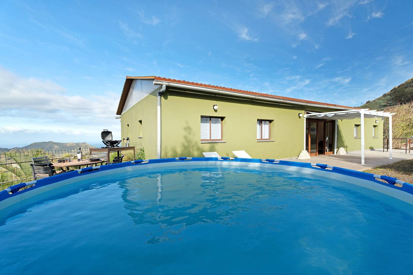 Apartamento entero, Apartamento de vacaciones 'Casa Lomo El Aire Aceviño' con vistas al mar, piscina compartida y Wi-Fi in San Cristóbal de La Laguna, Tenerife Norte
