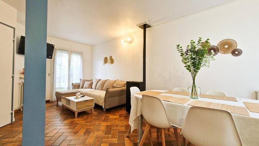 Location de vacances pour 12 personnes, avec jardin à Cergy - 2