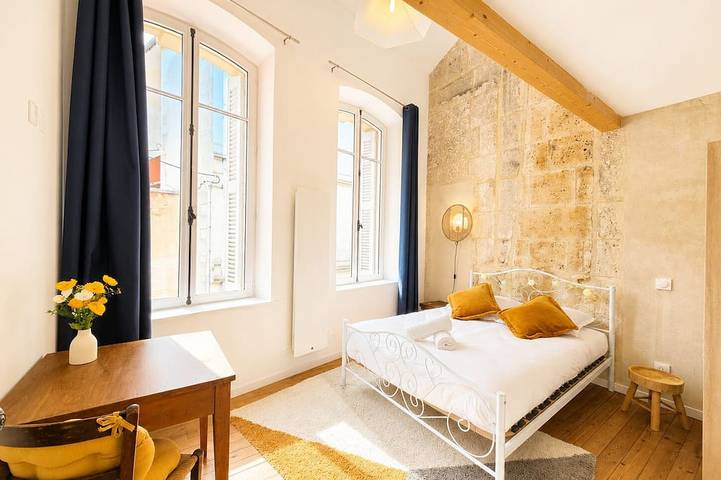 Ganze Wohnung, Apartment-Stadt-Ensuite mit Dusche-Terrasse in Angoulême, Charente