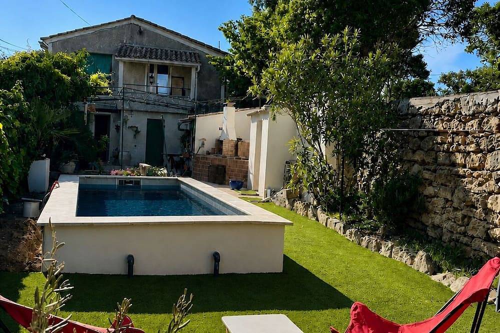 Maison cocooning avec piscine privée au cœur d’un cadre calme et verdoyant. in Aigues-Vives, Côte méditerranéenne (France)