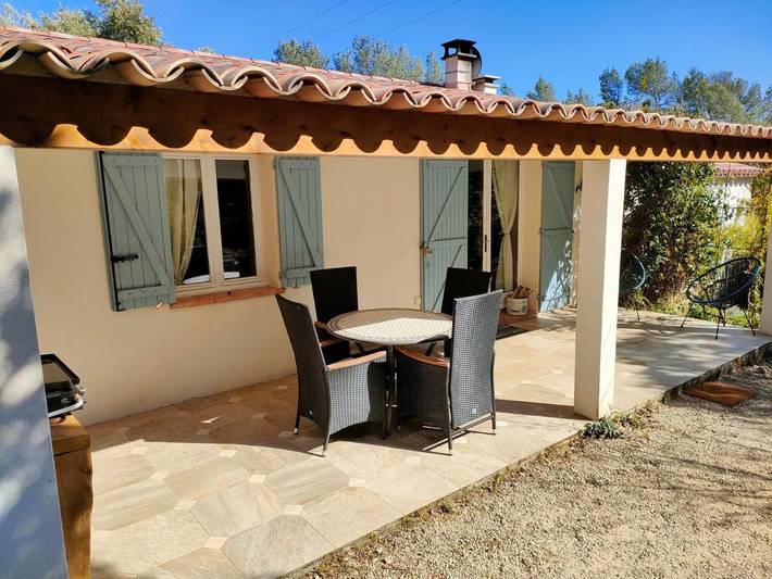 Location de vacances pour 3 personnes, avec jardin et piscine à Sillans-la-Cascade - 2