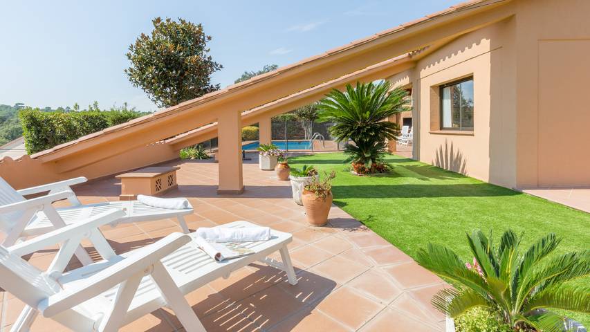 Casa rural para 6 personas, con piscina además de jardín y terraza en Selva - 2